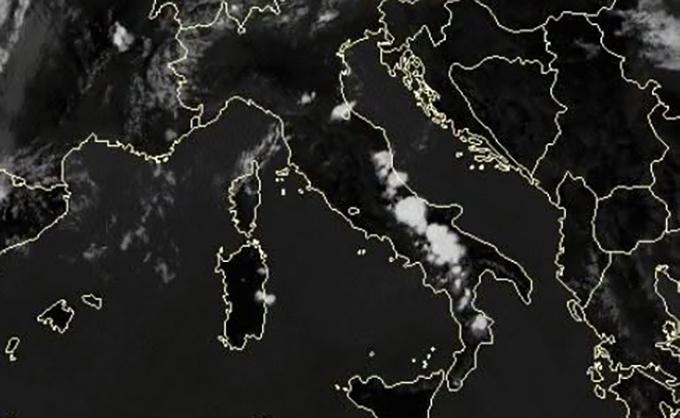 Italia_senza_nuvole_vista_dal_satellite.jpg